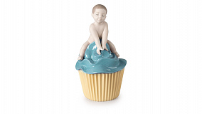 Фигурка Lladro Мой сладкий капкейк, мальчик 8х14 см, фарфор