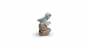  Фигурка Lladro Пастушка с ягненком 8х14 см, фарфор